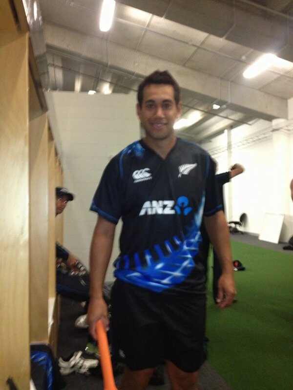 uncle_wax's tweet image. “@RossLTaylor: Thoughts on the new kit? http://t.co/aXnyXHF3”

Great to see you back Rossco #smashemBro