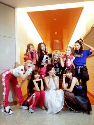 [PIC][08-02-2013]SNSD tải Selca và tin nhắn mới lên fansite chính thức của mình tại Nhật Bản BCjiAjtCIAInfs7