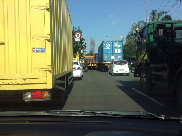 WLL_Dist's tweet photo. @lewatmana lalin cengkareng menuju daan mogot padat merayap, arah sebalikny lancar sekali http://t.co/RGu3XZf0