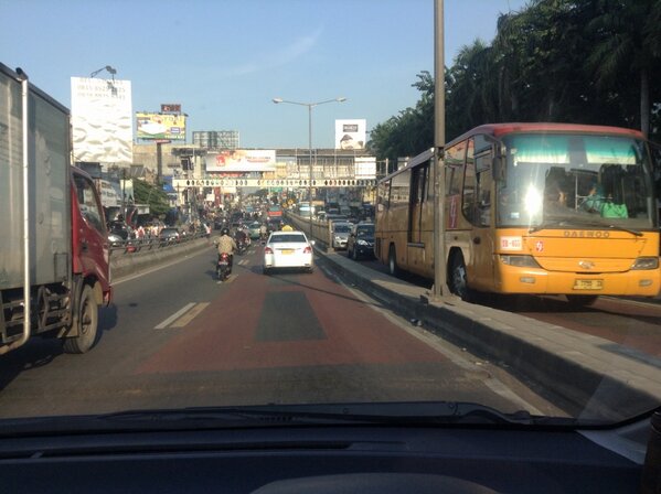 WLL_Dist's tweet photo. @lewatmana kondisi lalin turunan fly over roxy mas http://t.co/hRCErE3W
