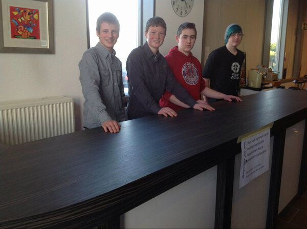De trotse makers van de balie! on.fb.me/14Hd2nn
#Baanderherencollege