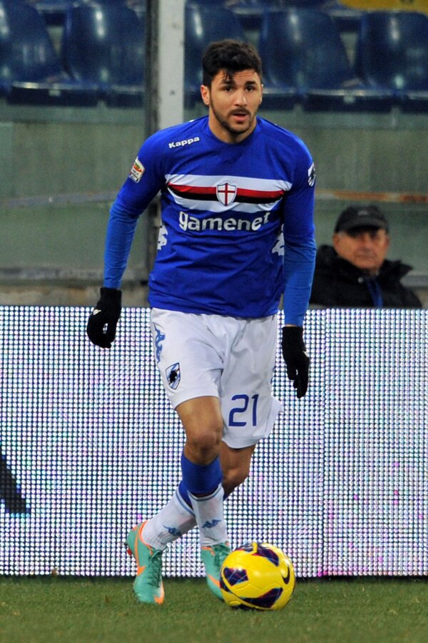 sampdoria's tweet photo. Tanti auguri a Roberto Soriano, 22 anni oggi. Vuoi twittare gli auguri al nostro centrocampista? #AuguriRoby http://t.co/S2Burtcw