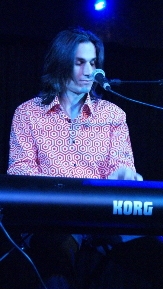 picpe's tweet photo. Picpé la 5me, c'est ce soir au Laurette théâtre à 20h :) http://t.co/aWnbRPCP