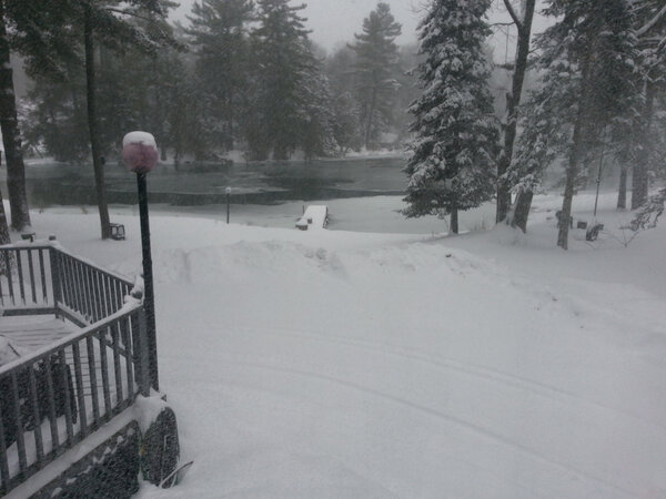 FrontLineSol's tweet photo. The view in Washago this morning. #snowstorm #snow #plow http://t.co/JR87fAJ0