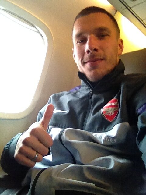 Jeffren7_SCP's tweet photo. “@Podolski10: Just on the plane, on my way to #Suderland #GoGunners http://t.co/mKLx6gjK” Goodluck 4 the match Prince Poldi !!