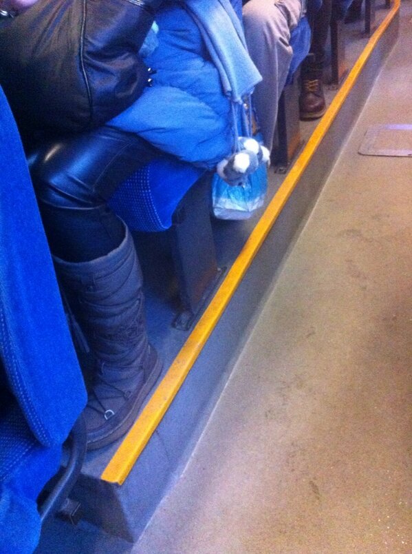 ElisabethAgnete's tweet image. Havde helt glemt de der tørklæder m. f.eks. koalabamser for enden! #90erne ##fortidrammernutid