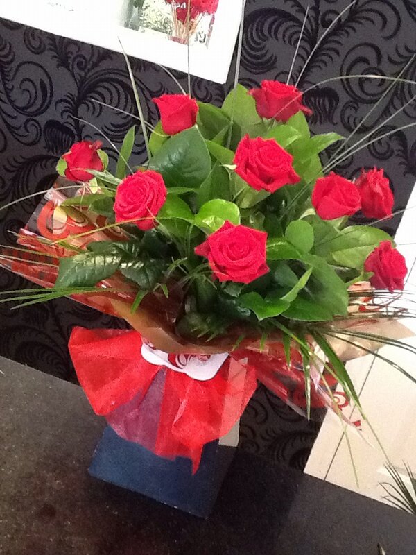 EllieBFlowers's tweet photo. A dozen luxury red roses in water, the one every girl wants on Valentines day! http://t.co/0AZfqmyF