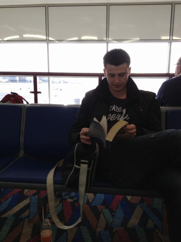 JamieD_92's tweet photo. @joeyjoejoe92 ready for the flight http://t.co/0vs0mifc