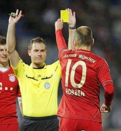 ODDSbible's tweet photo. Arjen Robben doing what every footballer has wanted to do their whole career http://t.co/Kq8szEXI