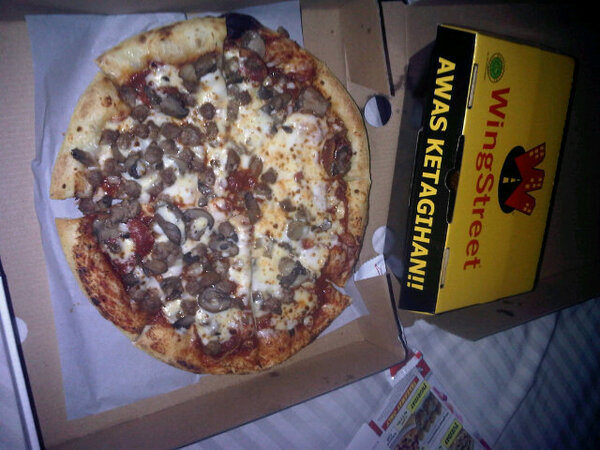 griyacikutra's tweet photo. Makaasih kakak kiriman pizzanya buat bumil hehehe @exigit cc: @dwi_utami http://t.co/p16V7c1z