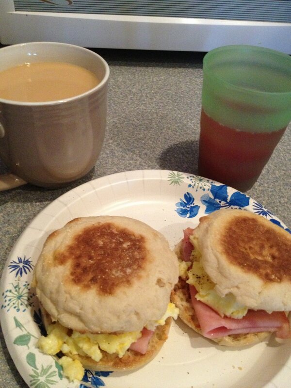 ally_d92's tweet image. Om nom nom #bigirlproblems