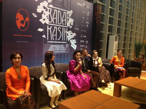 Press conference "Operet Badai kasih" sedang berlangsung setelah sls media screening.