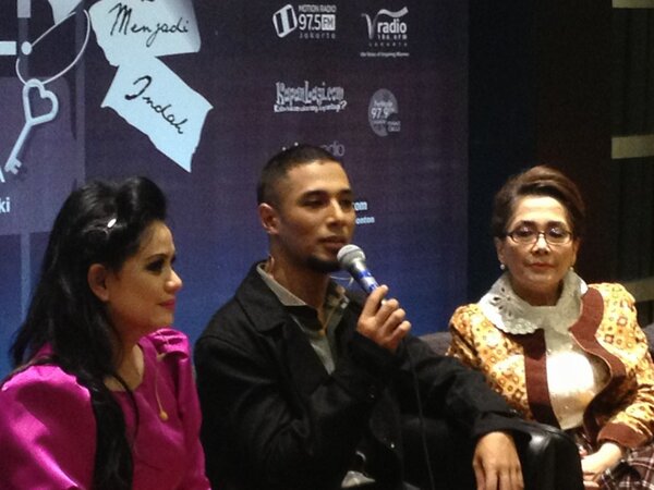 Marcell sedang memberikan komentar nya mengenai perannya sebagai "Badai" dalam press conference Operet Badai Kasih