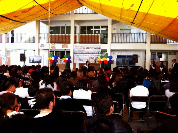 alfonsovargast's tweet photo. En la conferencia "sembrando flores de vida" de @FundacionAzteca @vivesindrogasmx en #chalco, la nota en @aqcazteca http://t.co/z8TnBKQ3