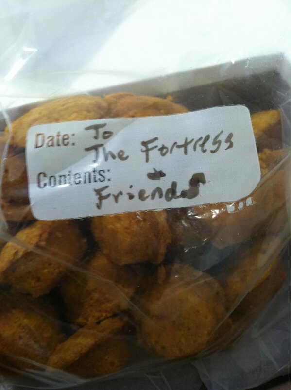 Da_Fortress's tweet photo. Pumpkin muffins for pchecks! #tenting2013 #thanksmom http://t.co/LDq7RhBm
