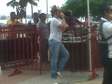 FEELINGPROMUSIC's tweet photo. "@PRENSAFEELING: @CabasMusic en prueba de sonido Ciudad de Manta Ecuador @FEELINGPROMUSIC @FEELING_RADIO http://t.co/yt1LsxBP"