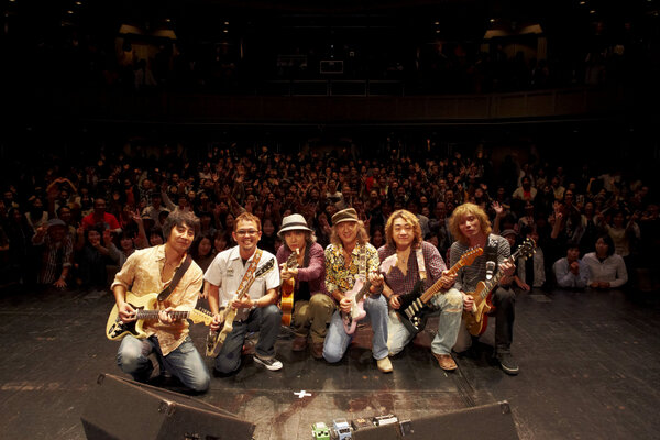 saitokazuyoshi's tweet photo. 【今週末のOA情報③】関東地区のみですが，あの伝説の番組「Char meets SPECIAL LIVE TALKING GUITARS」が地上波OA！フジテレビ2/9(土) 27:49～28:49この週末，大変です！プロモータi http://t.co/wLHrLg2G