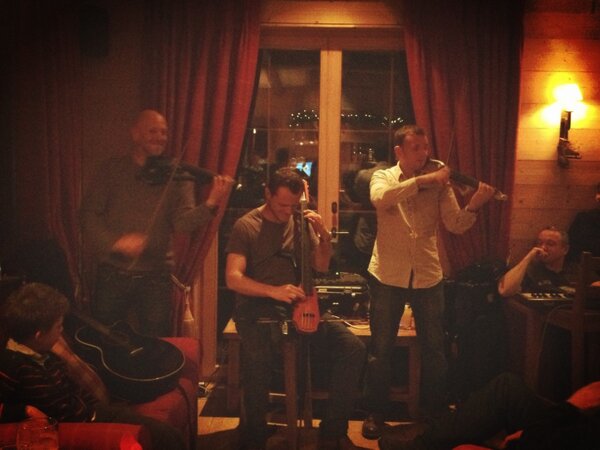 Mountainlodge10's tweet image. Mountain lodge were privileged enough to have 3/4 of #stringfever playing in the cosy bar. #singalong #music #Skiing