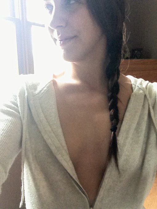 #firsttimeever braiding my own hair!👏 #nofilter #nomakeup Come see me live in 15 minutes or so! Offline<a href="/tag/firsttimeever"class="tags">#firsttimeever</a><a href="/tag/nofilter"class="tags">#nofilter</a><a href="/tag/nomakeup"class="tags"><span>#nomakeup</span></a>