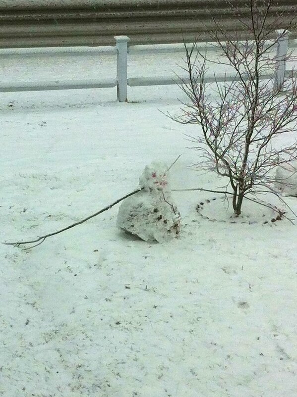 jkinder13's tweet photo. My 5 year old daughters snowman this morning in raynham. With Sarah Kinder http://t.co/CEZvGtRB