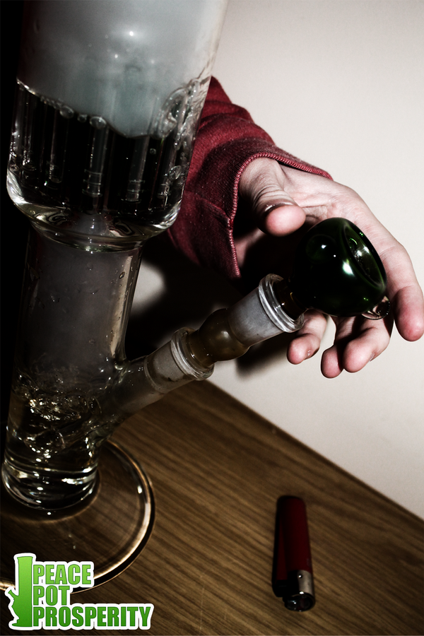 PotGang's tweet photo. High quality pictures of bongs are bad ass. -B http://t.co/2JRw1ULY