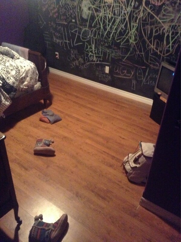 saraahbuck's tweet image. My room is such a disaster #shutupmom #itsclean