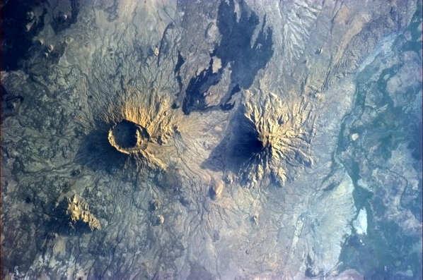 Cmdr_Hadfield's tweet photo. The Earth has problem skin; one popped, the other didn't. http://t.co/2oqTv5p3