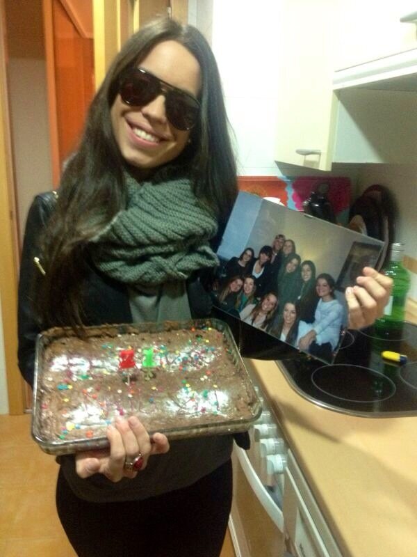 andreasanzpea's tweet photo. SORPRESA. Retardada, pero sorpresa 😊 @Letivicg @4mariacarrion @yaelnadelar @7andreiita @merilaso @1andreamartin http://t.co/gvsys3Tu