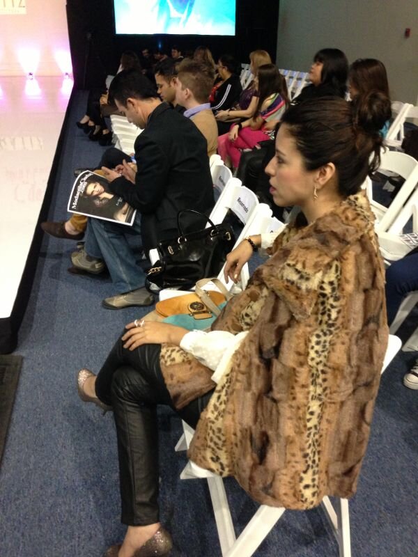 Glam4u_G4U's tweet photo. En primera fila para disfrutar las pasarelas @GaleriadelaModa http://t.co/FlAG8CYD