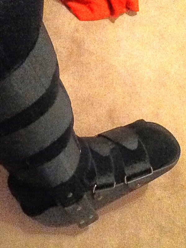 duneyourmom's tweet image. Excuse me nurse. Does it come in Vans??? #bootproblems