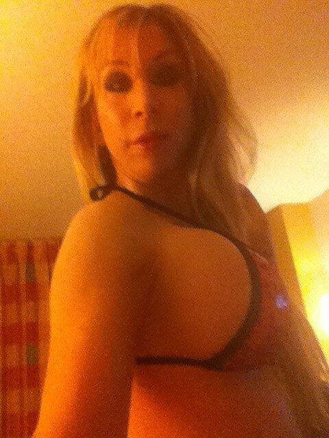 Side boob http://t.co/sPCzs3au