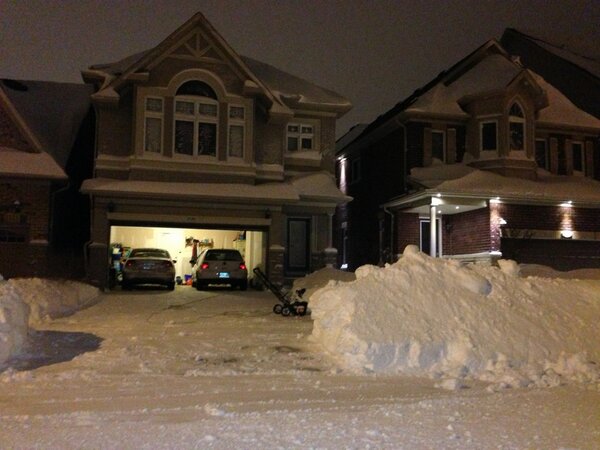 fanium's tweet photo. 泥马〜一天铲雪三次，让不让人活了〜实在是堆不上去吧〜 http://t.co/EhVp1kmn