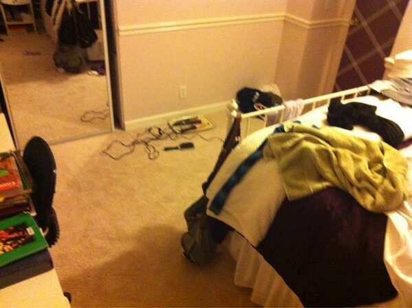 rachbanes's tweet image. This is Maxine's idea of a messy room... "It's like a fucking bomb went off" ....... #itsclean 😑