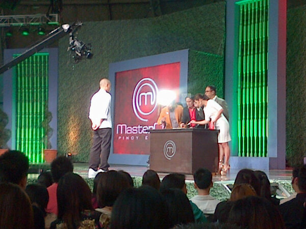 ABSCBNpr's tweet photo. Judges try out jr's bigorot dish #MCLiveCookOff http://t.co/9eYuZKmP