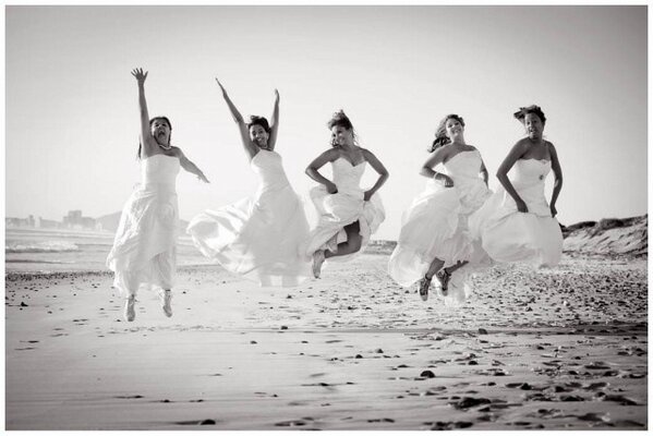 ShaadiCompare's tweet photo. A great idea! When the last friend is married everyone gets in their wedding gowns to take a photo shoot #WeddingFun http://t.co/yjxwZnCd