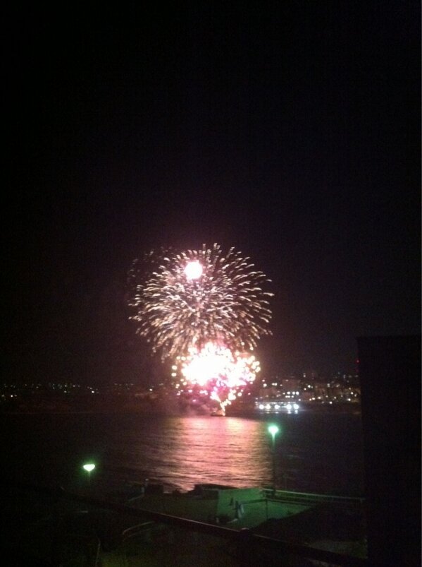 Activise's tweet photo. Happy Chinese New Year - amazing #fireworks over #bondi http://t.co/zOScX0s2