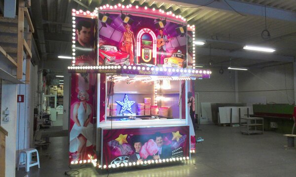 multilightbv's tweet photo. De eerste restyle suikerspin 2013 opgeleverd met smartled pixel en full colour print http://t.co/NmU9jFec