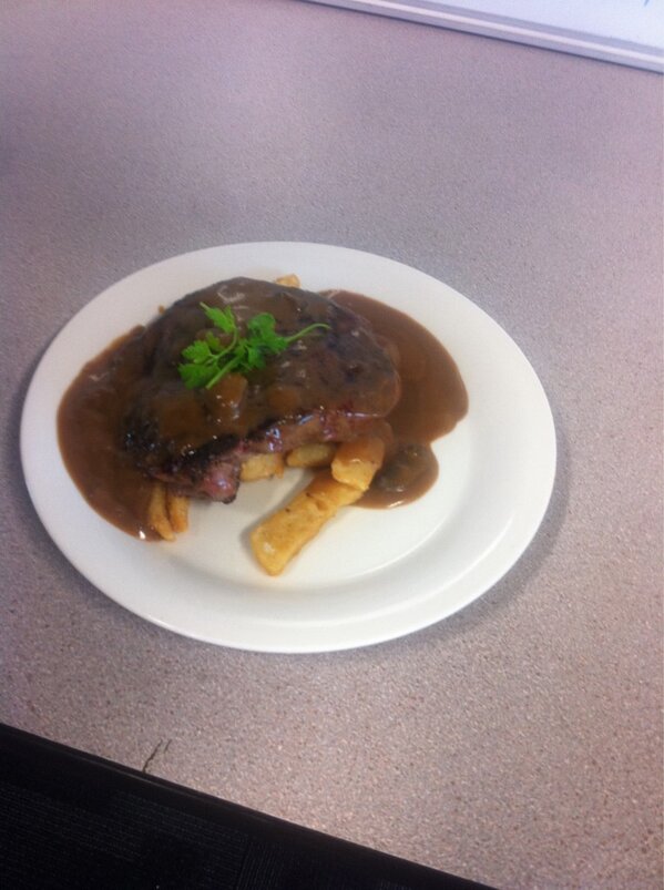 LyallTimms's tweet photo. @offie500 steak well recommended #happyshetland http://t.co/PAFxKnY8