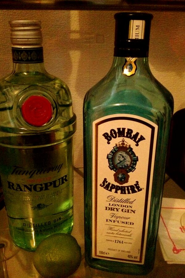 LoftLoungeBar's tweet photo. Premium drinks here at the loft! Love our gins come and have a couple on ice with a wedge of lime and tonic 👌 http://t.co/uf6bmKyM