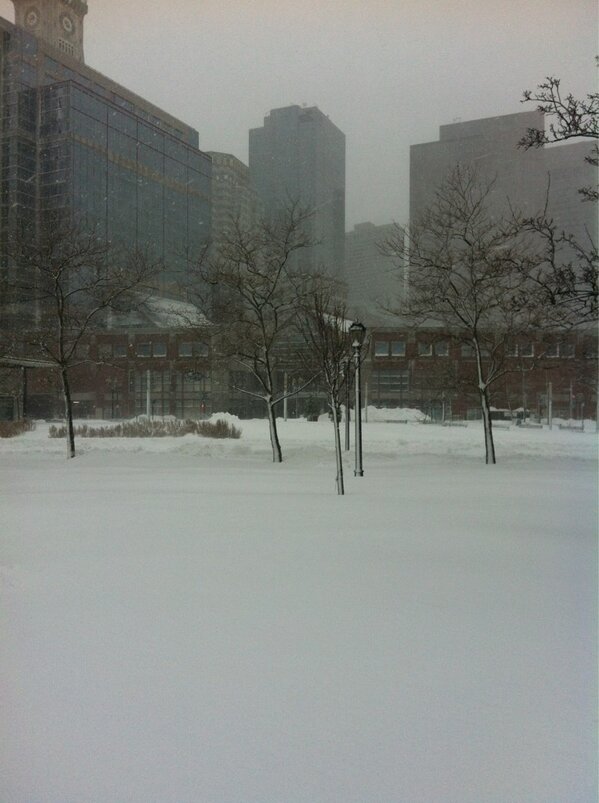 GMA's tweet photo. RT @ginger_zee: 21.8" official so far in Boston #blizzardupdate @GMA http://t.co/kWV4BkuY