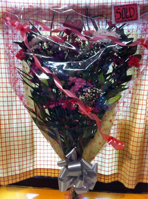 floral1950's tweet photo. Fresh mixed bouquets with your choice of colours from £15.00 (if for delivery a delivery charge will apply) :) http://t.co/84uzMVux
