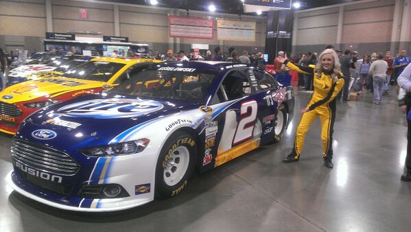 MissSprintCup's tweet photo. Man this new Gen 6 car is sweeeeeettttt. Check out the reigning Champ's car! #NASCARPreview-JR http://t.co/8y6Bdmom
