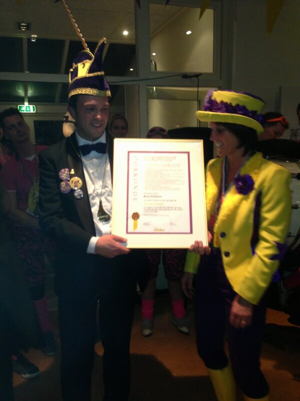 Borus Kolsteren ontvangt Gouden Pezerik uit handen van Prins Flip d'n Irste vanwege al zijn verdiensten! #Pezerikken