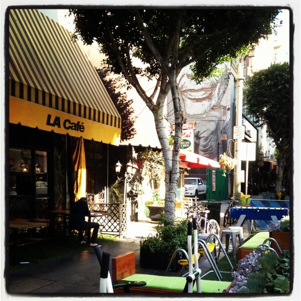 DtownBurgerBar's tweet photo. Love the new #parklets #dtla #hdbid #dlanc #springstreet http://t.co/0xUc89TN