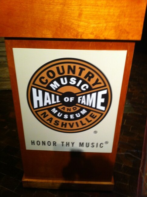 operacowgirls's tweet image. Performing Rossini and Offenbach this morning at the Country MusicHall of Fame! #worldscollide #operarocks