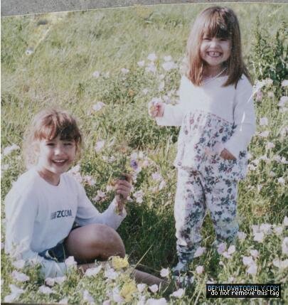 TeamDemiLovato's tweet photo. I CAN'T HANDLE THE CUTENESS @ddlovato @dallaslovato http://t.co/jXVMULEd