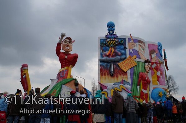 #Carnaval in D'n Haaykaant #Raamsdonk 2013. Het was goed druk met publiek. Er reden weer mooie wagens mee dit jaar.