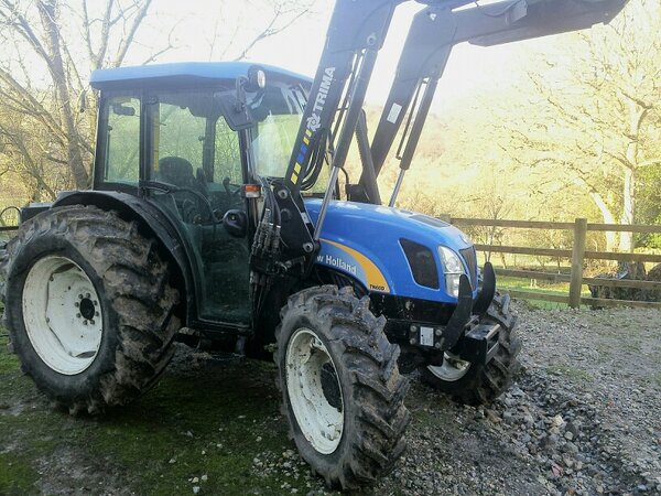 AgriGoodchild's tweet photo. new holland TN60DA 2700 hours new oversized tyres very smart little tractor 15995 GBP http://t.co/uSr0tJhU