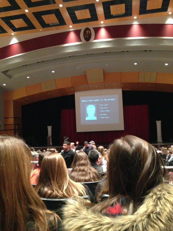 BadLuckParkland's tweet photo. Where Bad Luck Parkland is sitting right now! #FindMe #MrParkland http://t.co/ZG0Nh6Ne