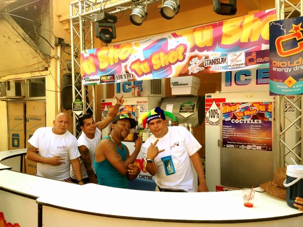 Tushot507's tweet photo. @apacheness08 También esta en TU SHOT CHITRE en Lugar que esta de Moda! @WAO975 @RocknPop1067 @rolandopty http://t.co/aR9OeLGu